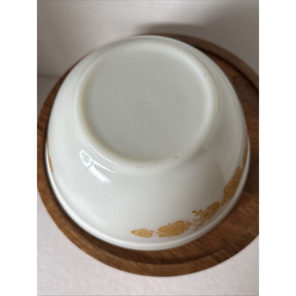 Pyrex Butterfly Gold  Mixing Bowl # 402 - 1½ QT - 1.5 L Nesting Mixing Bowl 7¼" - Picture 7 of 12